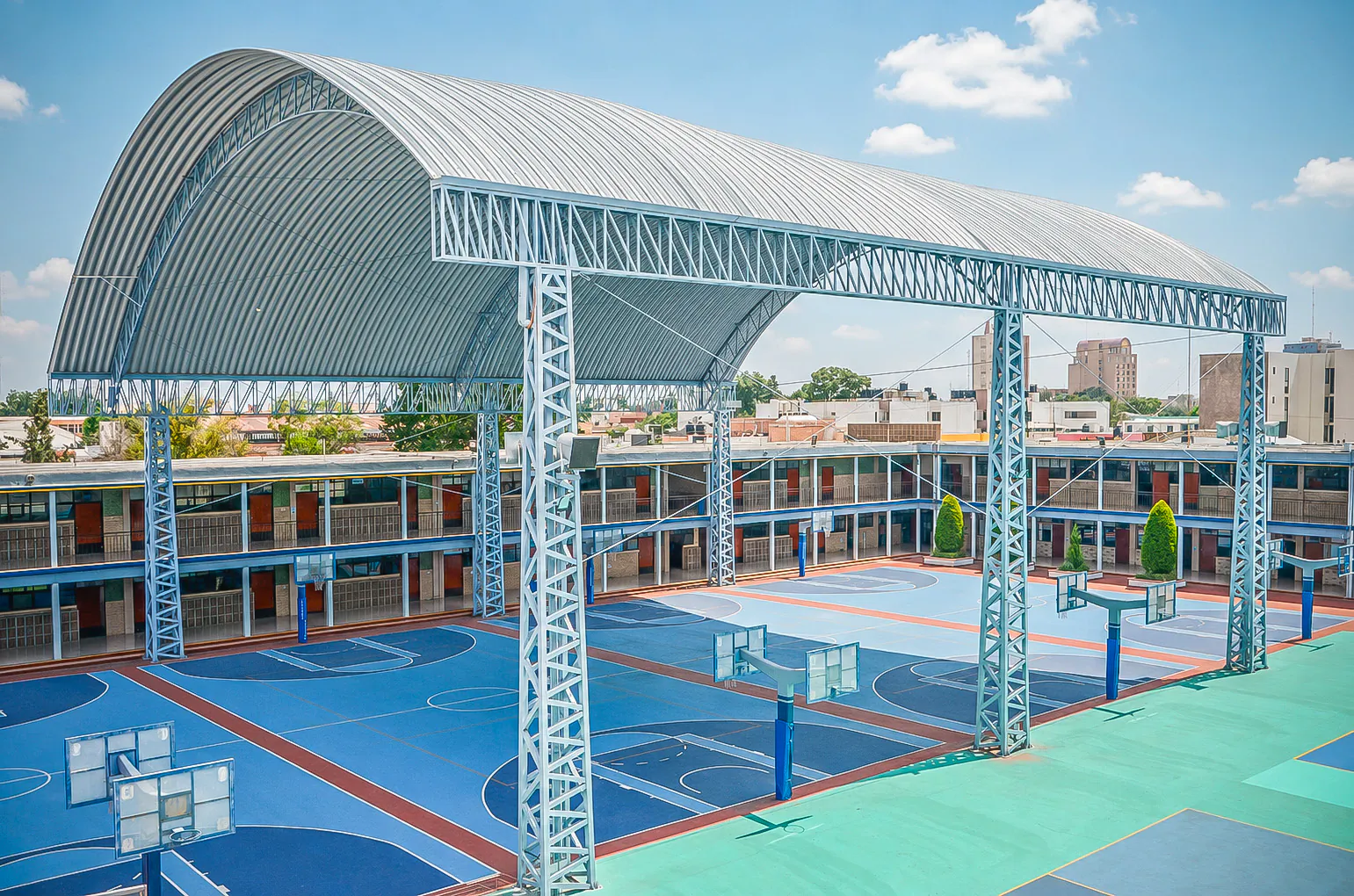 Canchas techadas desde otro ángulo